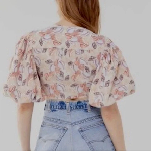 2/$20 Urban Outfitters Devon Seashell Crop - Picture 2 of 5